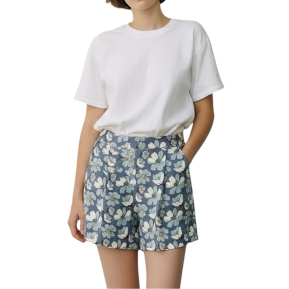 LOFT Pants - LOFT Outlet Pleated Soft Shorts in Blue Florals Size 0 — SO PRETTY!!!